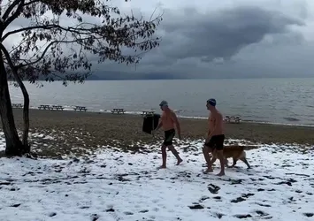 Eksi 3 derecede İznik Gölü'ne girdiler