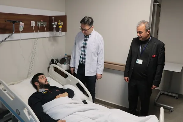 kahramanmarasta-4-kez-kalp-krizi-geciren-adam-bakin-nasil-kurtuldu-ilk-sozleri-soke-etti-1671005370712.jpg Kahramanmaraş’ta 4. kez kalp krizi geçiren adam bakın nasıl kurtuldu! İlk sözleri şoke etti - 3