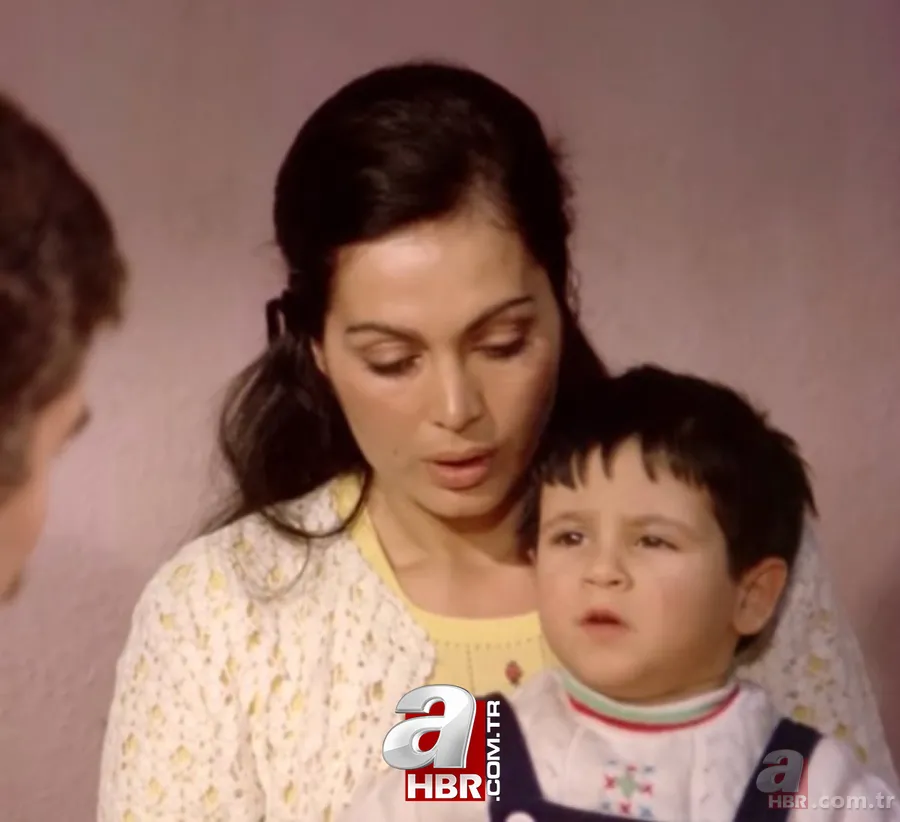 Yeşilçam unutulmazı Selvi Boylum Al Yazmalım filminin küçük Samet'i herkesi şaşırttı! Meğer usta oyuncunun kızıymış 1