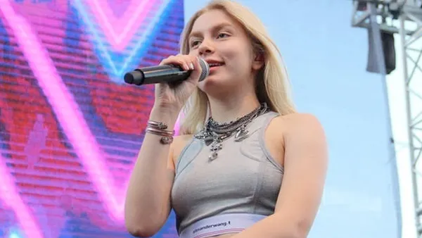 Demet Akalın Aleyna Tilki’ye verdi veriştirdi