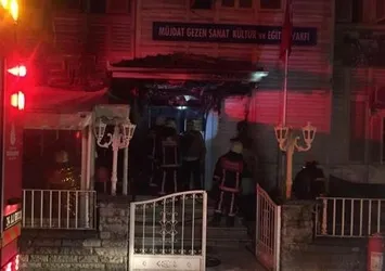 Müjdat Gezen Sanat Merkezi'nde yangın çıktı