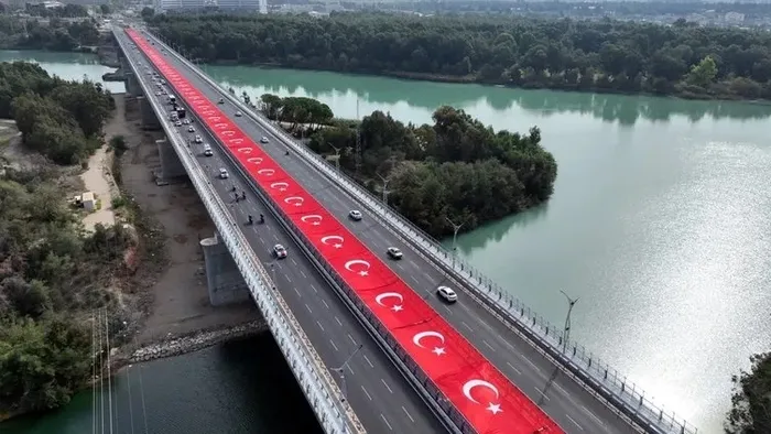 Zeydan Karalar’ın tek çivi dahi çakmadığı köprüyü hükümet bitirdi! Adana halkından Başkan Erdoğan’a büyük teşekkür: Reis en iyisini yapar