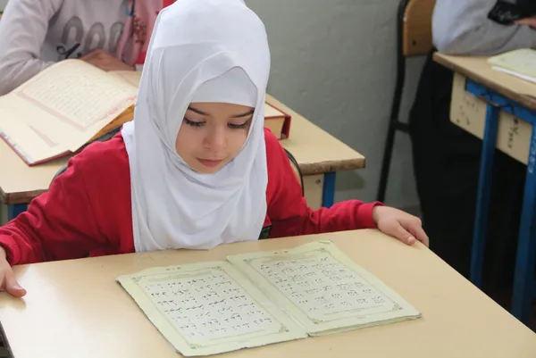 Minikler Kur’an kurslarını doldurdu! Hem eğleniyor hem öğreniyor