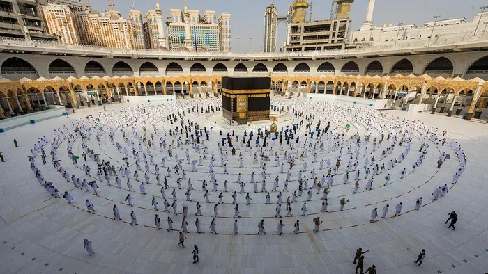 Suudi Arabistan’da Mescid-i Haram ve Mescid-i Nebevi tam kapasite ibadete açılıyor - 1