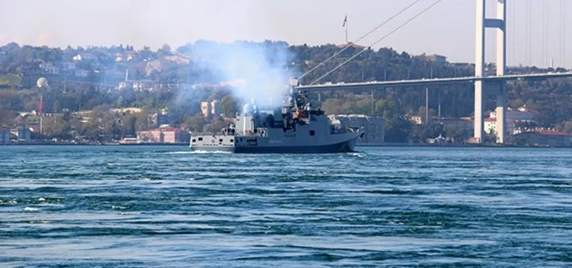 Rus savaş gemisi boğazdan geçti