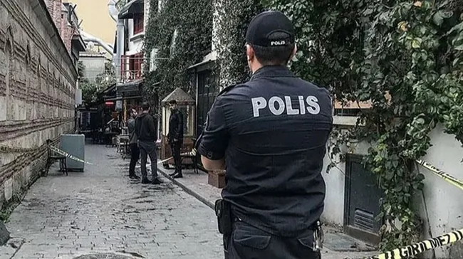 Eski istihbarat subayı İngiliz Le Mesurier'in 1 yıldır kapısında bekleyen mendilci kayıp - 1
