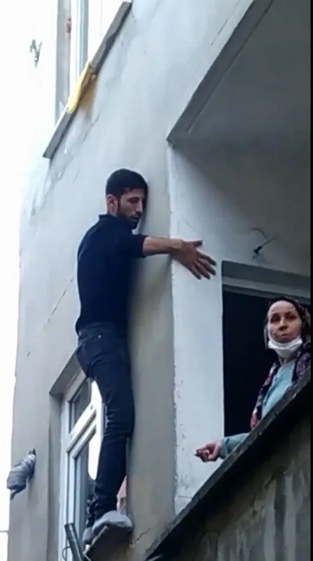 1627459787910.jpg İstanbul'da akılalmaz olay! Hırsız ev sahibine yalvardı - 3