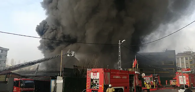 Çekmeköy'de lastik deposunda çıkan yangın söndürüldü! A Haber olay yerinde