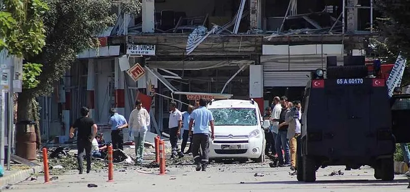 Van'da AK Parti ve polis noktasına bombalı araçla saldıran 2 PKK'lı öldürüldü
