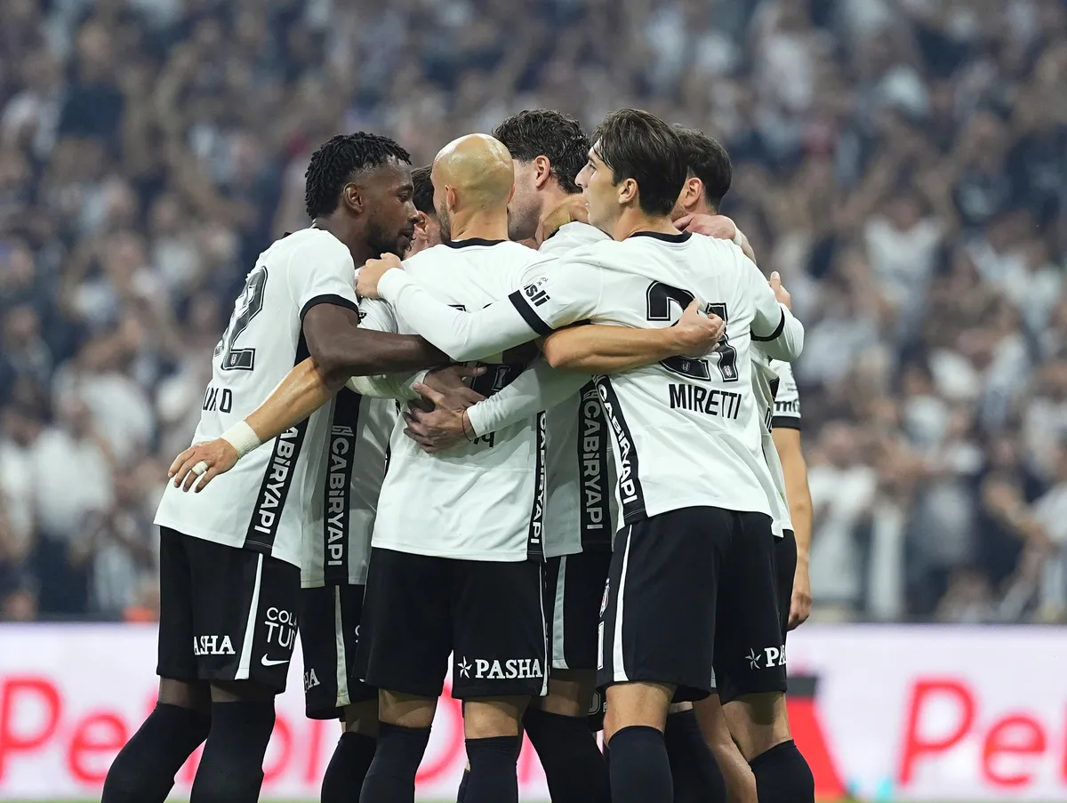 trabzonspor-besiktas-derbisinde-dev-randevu-iste-muhtemel-11ler-1792411729525.jpg Trabzonspor-Beşiktaş derbisinde nefesler tutuldu! Muhtemel 11'ler ve eksik oyuncular - 1