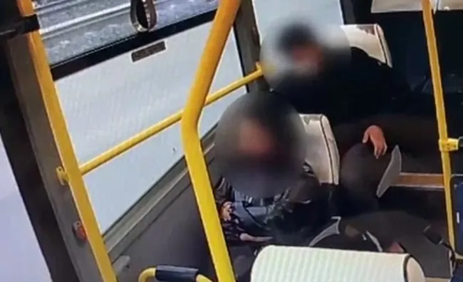 İstanbul'da tacizden 2 yıl ceza alan sapığın minibüsteki iğrenç görüntüleri ortaya çıktı - 3