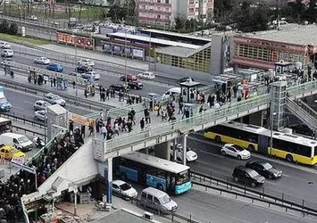 Metrobüs durağında cinayet