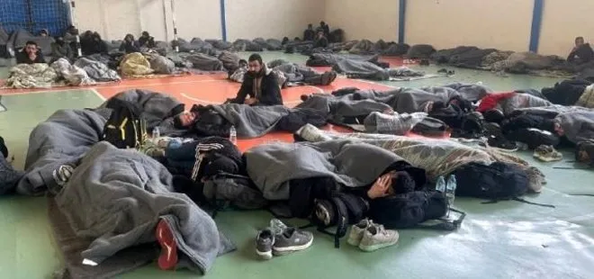 İzmir açıklarında 336 düzensiz göçmen yakalandı: 6 şüpheli gözaltında