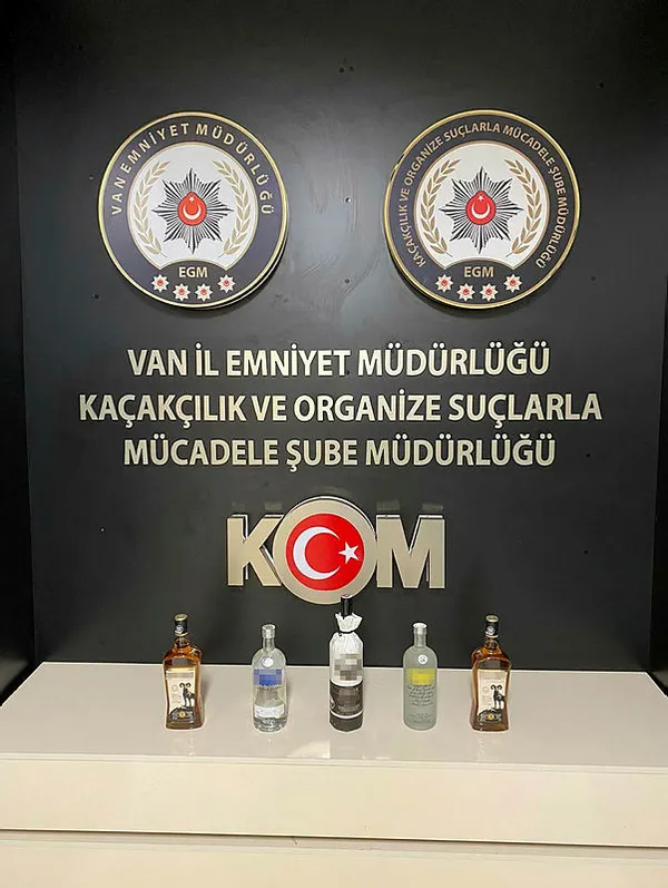 vanda-kacakcilik-operasyonu-iste-ele-gecirilenler-1665985744118.jpg Van’da kaçakçılık operasyonu! İşte ele geçirilenler... - 1