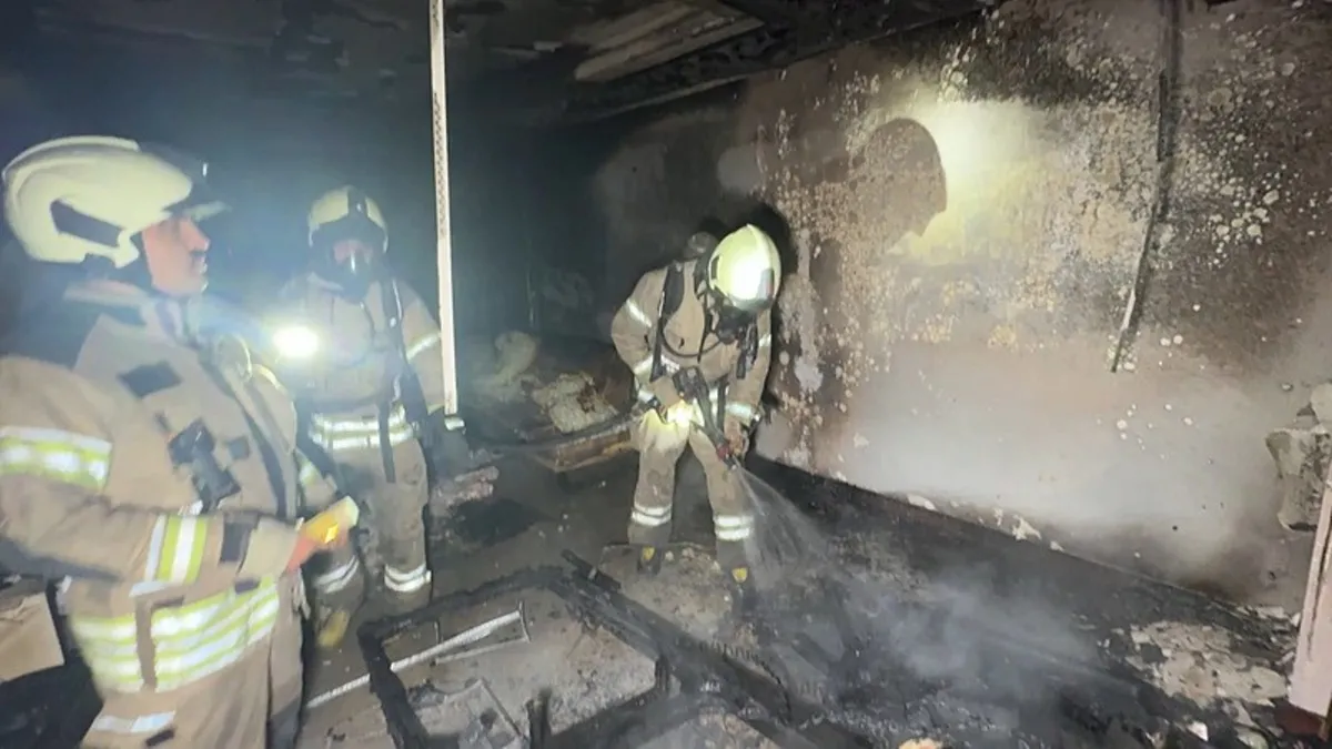 Evde çakmakla oynayan çocuklar salonu yaktı: Eşyalar kullanılamaz hale geldi