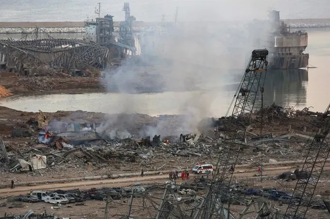 Beyrut Valisi Mervan Abbud: Yüz binlerce kişi 3 aydan önce evlerine dönemez!