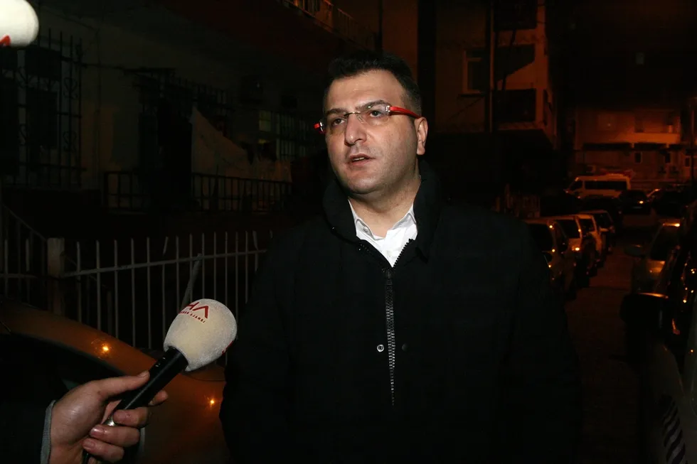 cem-kucuk-sorusturmasinda-flas-gelisme-gazeteci-tahir-sarikaya-gozaltina-alindi-hesaplardaki-kripto-trafigi-de-1785783195154.jpg Cem Küçük soruşturmasında flaş gelişme! Gazeteci Tahir Sarıkaya gözaltına alındı: Hesaplardaki kripto trafiği deşifre oldu - 1