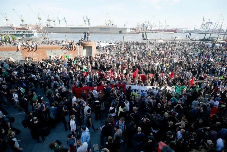 Hamburg’da G20 protestocularına polis engeli