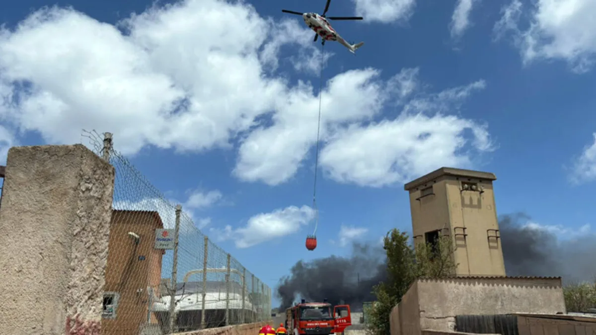 İtalya'da korkutan yangın: Bazı evler tahliye edildi