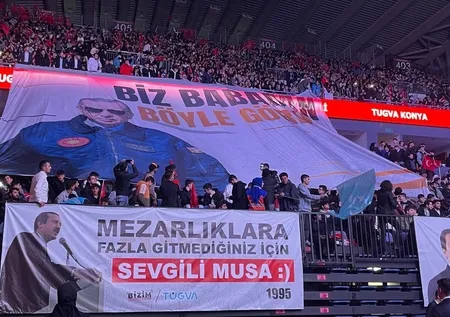 TÜGVA Gençlik Buluşması'nda dikkat çeken Başkan Erdoğan pankartı: Mezarlıklara fazla gitmediğiniz için sevgili Musa