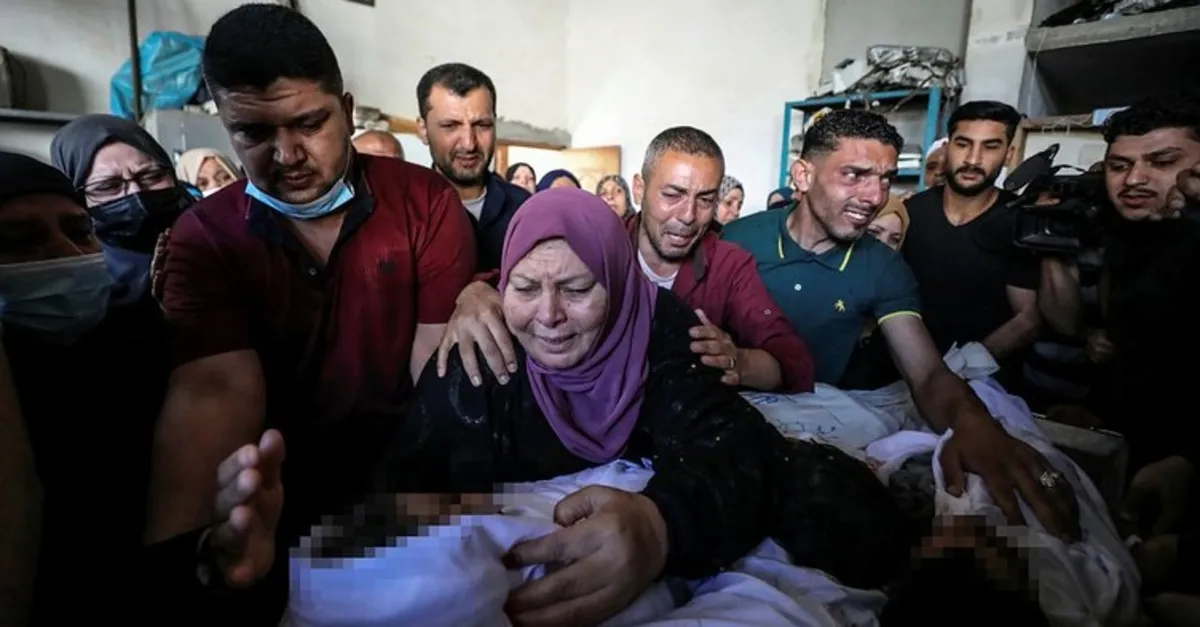 Bebek katili İsrail füzeyle vurdu! Hamile kadını 4 çocuğu Bebek katili İsrail füzeyle vurdu! Hamile kadını 4 çocuğu