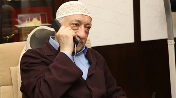 FETÖ şüphelisinin telefonundan çıkanlar mide bulandırdı!