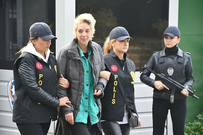 Beşiktaş’ta saldırıya uğrayan başörtülü öğretmen: Bundan sonra tek başıma yürüyemeyeceğim - 1
