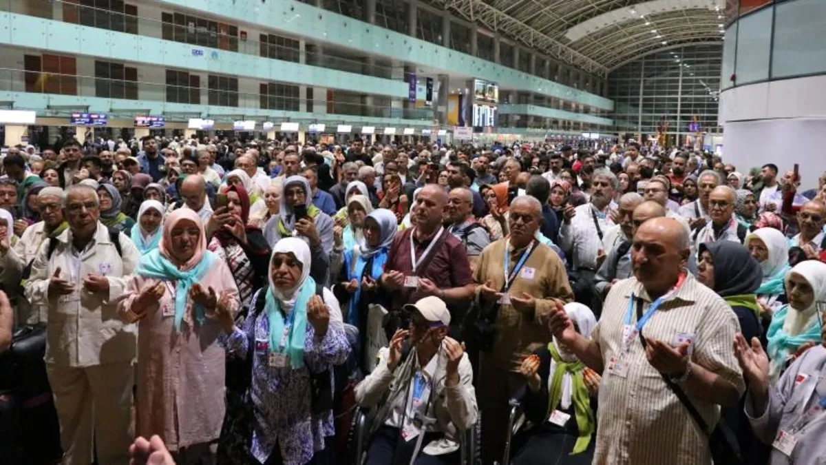 İzmir'de ilk hac kafilesi kutsal topraklara uğurlandı!