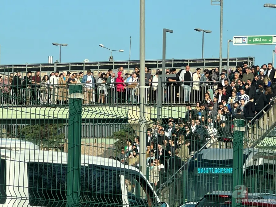 İBB vatandaşı canından bezdirdi! İstanbul’da vatandaşa metrobüs eziyeti 9