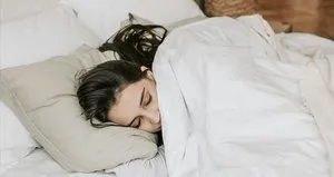 Gündüz saatlerinde meyve tüketmek uykusuzluğa iyi geliyor!