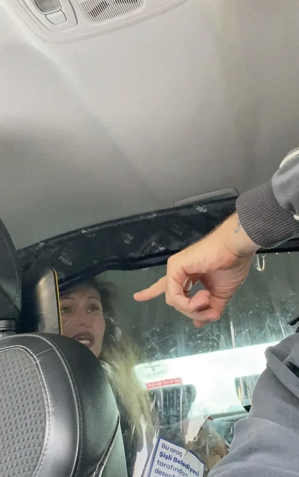 Alkollü yolcu taksiciyi çileden çıkarttı! 'Bu kadarına pes' dedirten anlar kamerada - 1