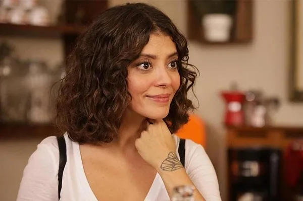 Aşka kapım kapalı diyen Selin Şekerci fena yakalandı