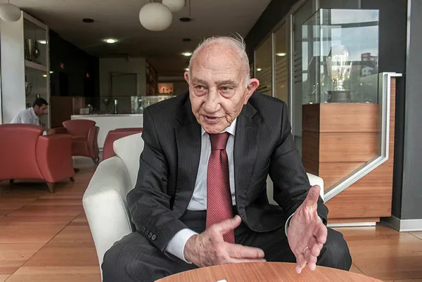 Dünya Kupası’nda maç yöneten ilk Türk hakem Doğan Babacan vefat etti