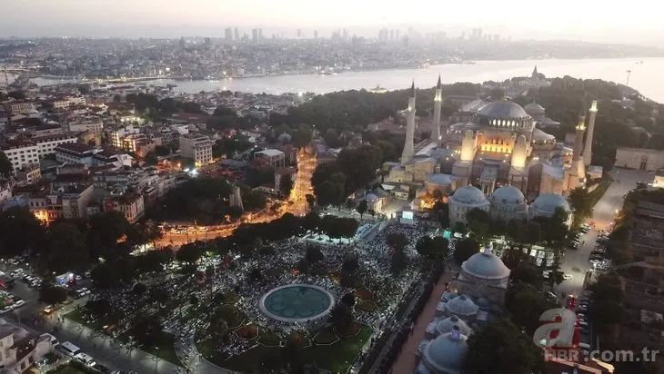 86 yıl sonra ilk bayram namazı! Ayasofya Camii’nde tarihi anlar!