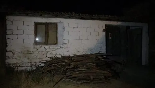 canakkalede-cinnet-getiren-ogul-anne-ile-babasinin-bogazini-keserek-oldurdu-aile-infazinda-carpici-detay-parca-1655101217713.jpg Çanakkale’de cinnet getiren oğul, anne ile babasının boğazını keserek öldürdü! Aile infazında çarpıcı detay: Parçalara ayırmış… - 4