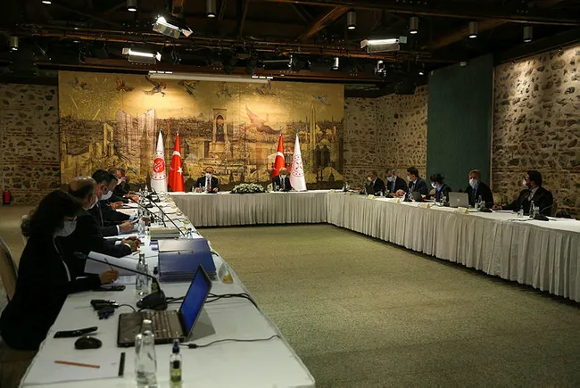 Hazine ve Maliye Bakanı Lütfi Elvan ile Adalet Bakanı Abdulhamit Gül, TÜSİAD üyeleriyle bir araya geldi