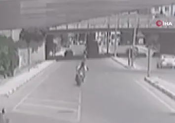 Yalova'da vinç alt geçitte sıkıştı