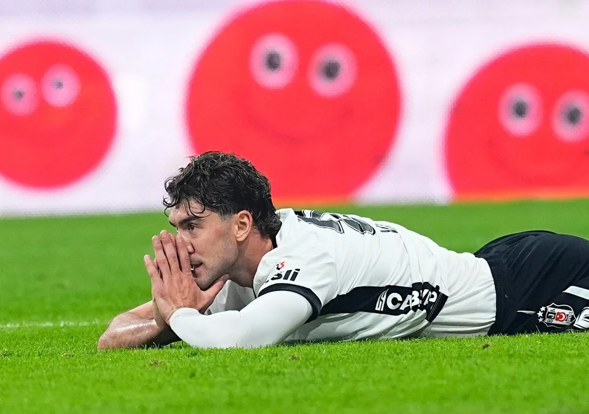 trabzonspor-besiktas-derbisinde-dev-randevu-iste-muhtemel-11ler-1792411842314.jpeg Trabzonspor-Beşiktaş derbisinde nefesler tutuldu! Muhtemel 11'ler ve eksik oyuncular - 4