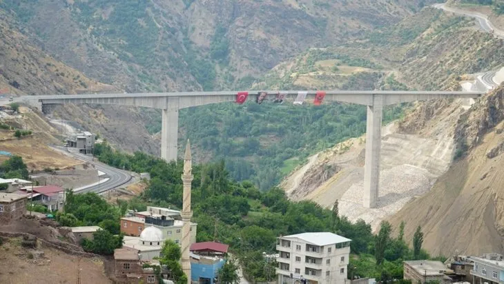 Beğendik Köprüsü Güneydoğu'yu Doğu'ya bağlayacak! Türkiye'nin en yüksek köprüsü açıldı