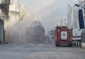 Bursa’da mobilya fabrikasında yangın paniği