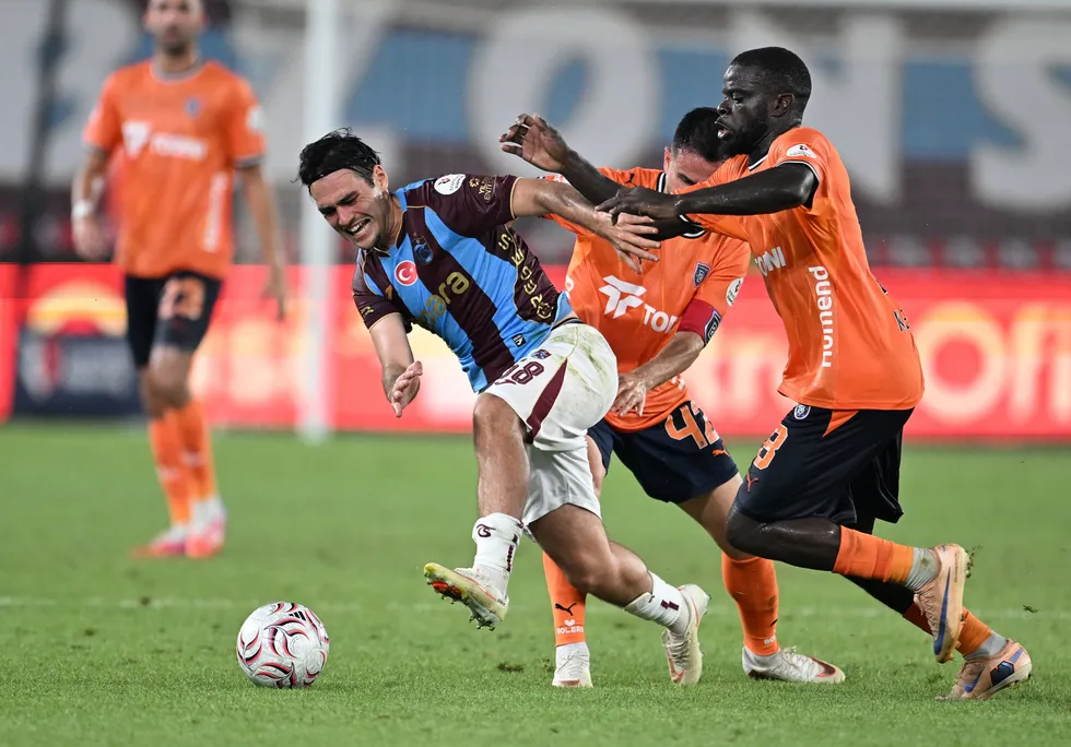 canli-anlatim-trabzonspor-basaksehir-1787507457402.jpg Akyazı’da Salah fırtınası! Maç sonucu: Trabzonspor 2-1 Başakşehir - 1