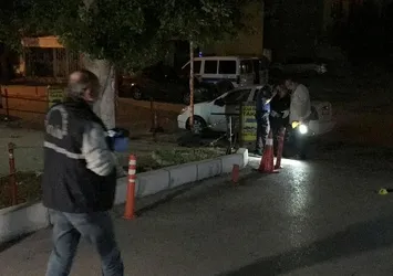Bekçilerden kaçarken kendini vurdu!
