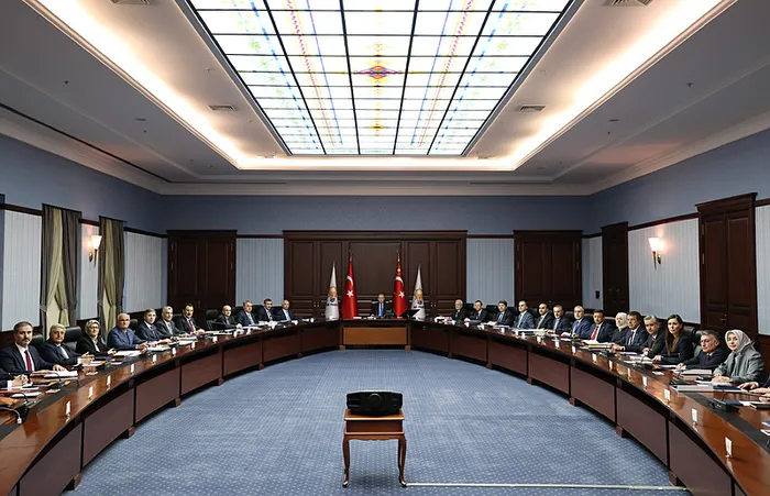 ak-parti-myk-toplantisinda-ne-mesaj-verildi-baskan-erdogan-chpnin-kazandigi-il-ve-ilceleri-masaya-yatiracagiz-1712086436753.jpg AK Parti MYK toplantısında ne mesaj verildi? Başkan Erdoğan: CHP'nin kazandığı il ve ilçeleri masaya yatıracağız - 1