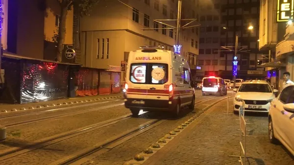 1689388246222.jpg Gece kulübünde başlayan kavga sokağa taştı: 1 kişi bıçaklanarak yaralandı - 1
