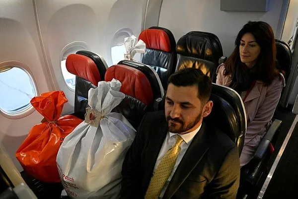 1683531010763.jpeg 14 Mayıs öncesi ilk oylar Türkiye'de! Diplomatik kuryeler getirdi - 1