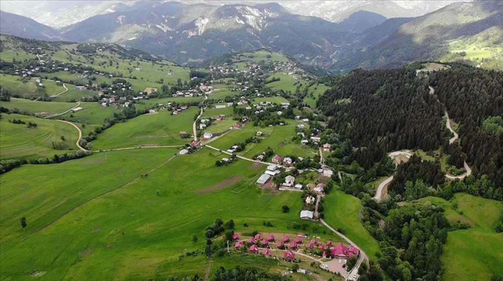Muhteşem bir seyir terası Artvin Atatepe