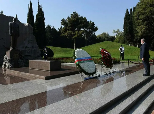TBMM Başkanı Mustaf Şentop Azerbaycan ve Türk şehitliklerini ziyaret etti - 2