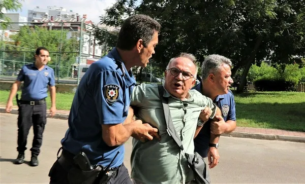1693484742931.jpeg Antalya'da ortalığı karıştıran olay! Tahliyesine karar verildi vatandaşlar ekiplere direndi - 2