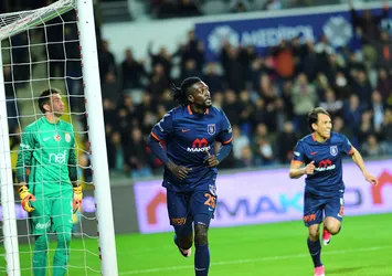 Adebayor'dan 6 yıl sonra hat-trick