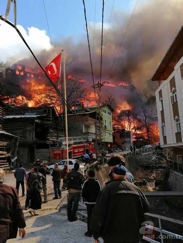 İçişleri Bakanı Süleyman Soylu ve Çevre ve Şehircilik Bakanı Murat Kurum Artvin’deki yangın bölgesine gitti